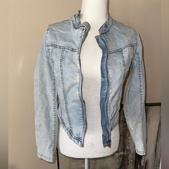 Small Blue Jean Jacket with Zipper - Picture 3 of 9